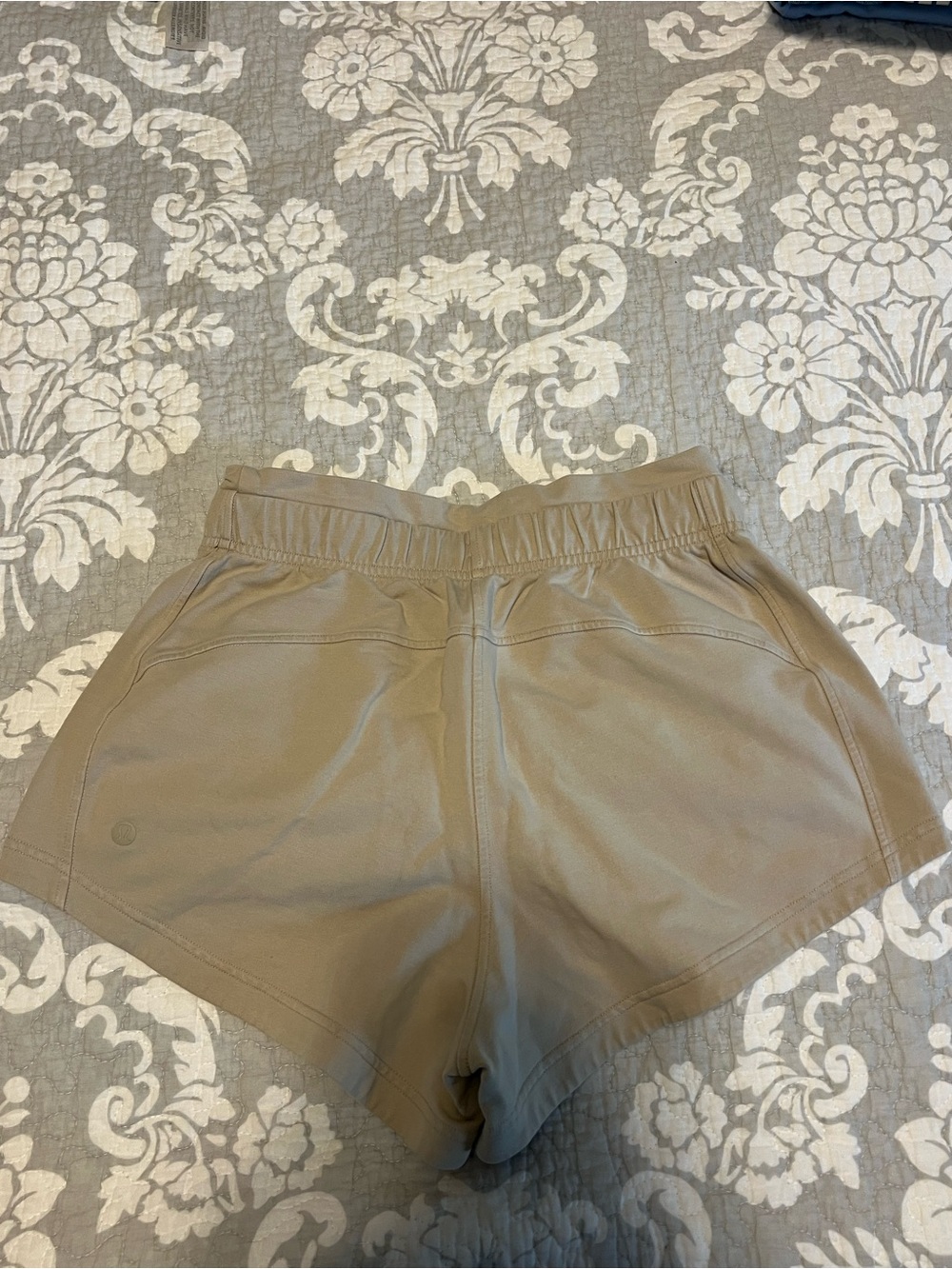 lululemon athletica Women's Tan Drawstring Athletic Shorts - Picture 2 of 2